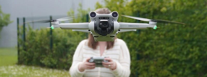 Drone piloté par une femme
