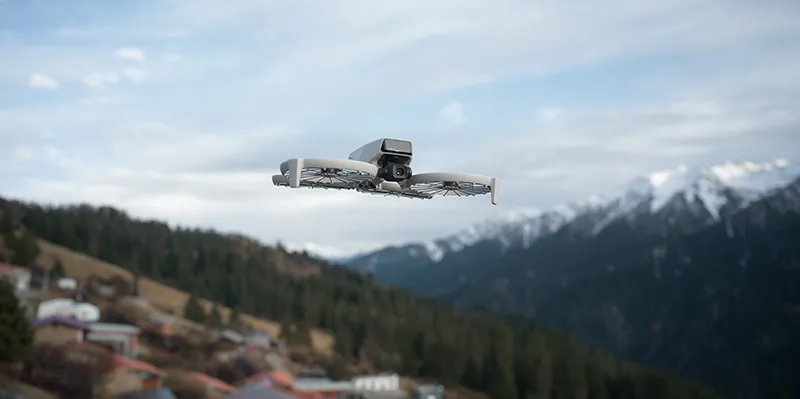 Drone en vol dans les airs