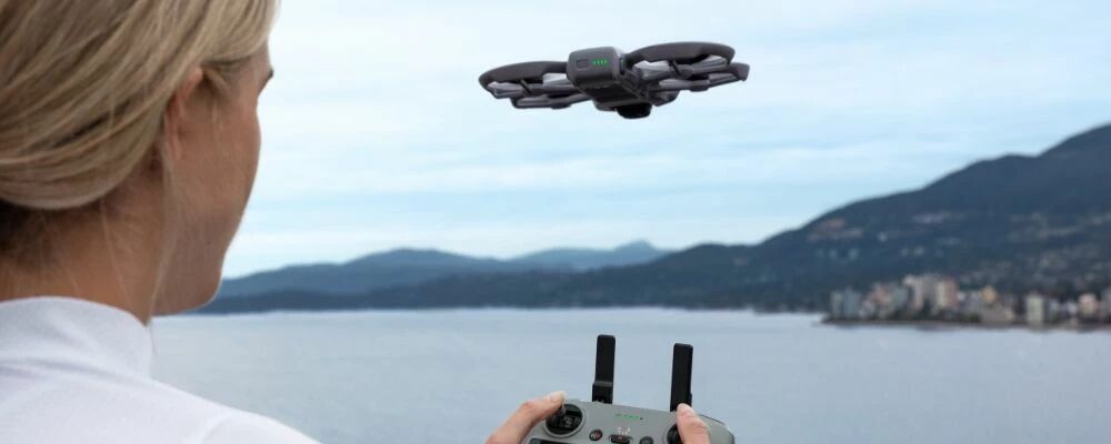 dji avata 360 drone en vol avec telecommande dji avata 360 drone en vol avec telecommande